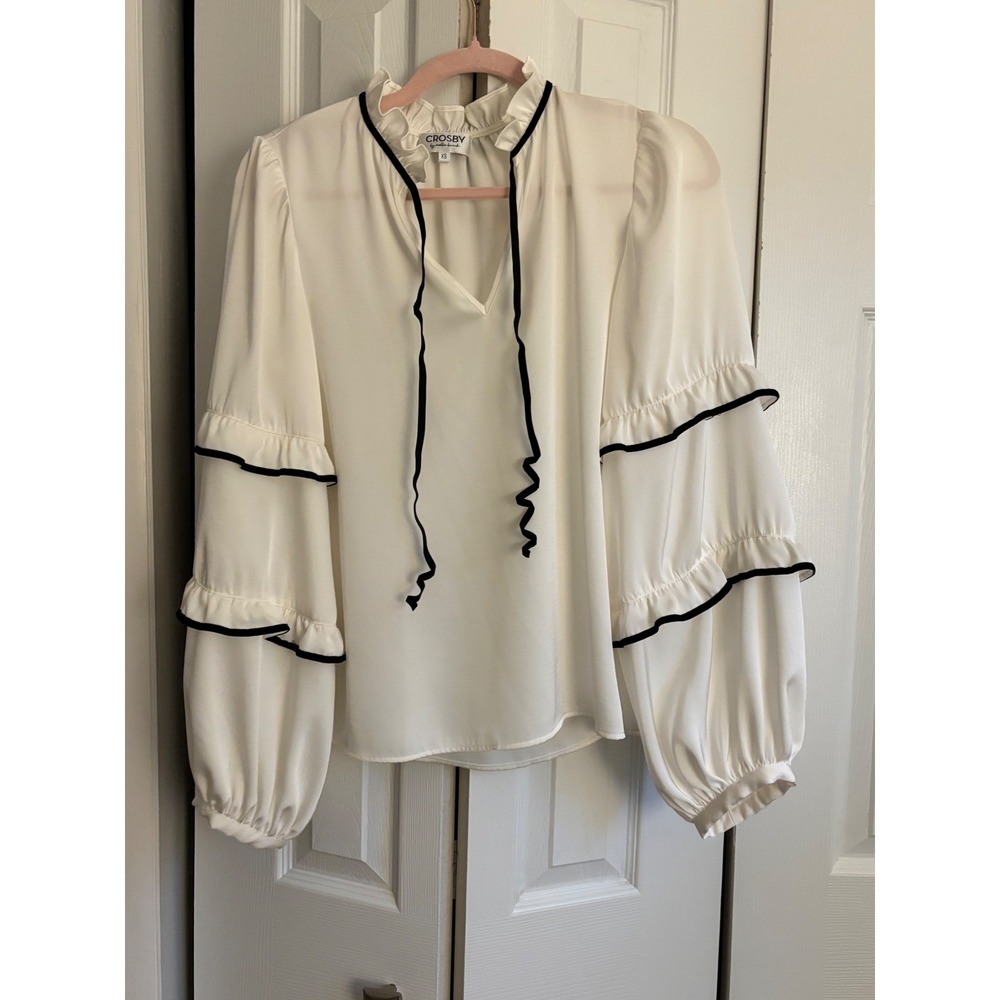Crosby by Mollie Burch Cream & Black Ruffle Sleeve Top Size XS (Oversized Fit) - Picture 3 of 8